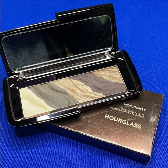 Hourglass Obscura eye shadow palette - Picture 2 of 4